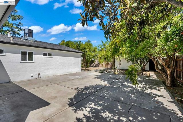 587 Somoa Lane, Lathrop, CA 95330