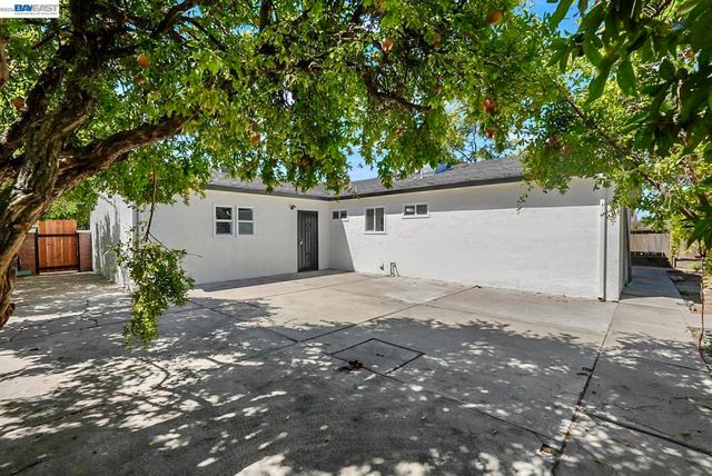 587 Somoa Lane, Lathrop, CA 95330