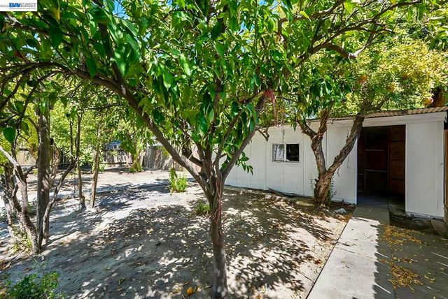 587 Somoa Lane, Lathrop, CA 95330
