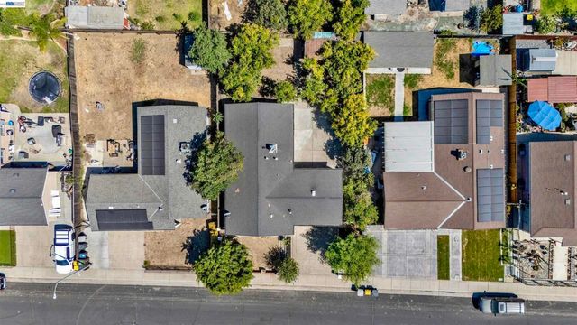 587 Somoa Lane, Lathrop, CA 95330