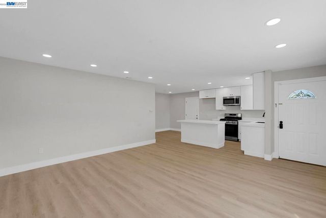 587 Somoa Lane, Lathrop, CA 95330