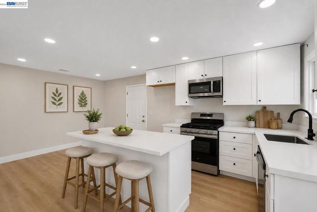 587 Somoa Lane, Lathrop, CA 95330