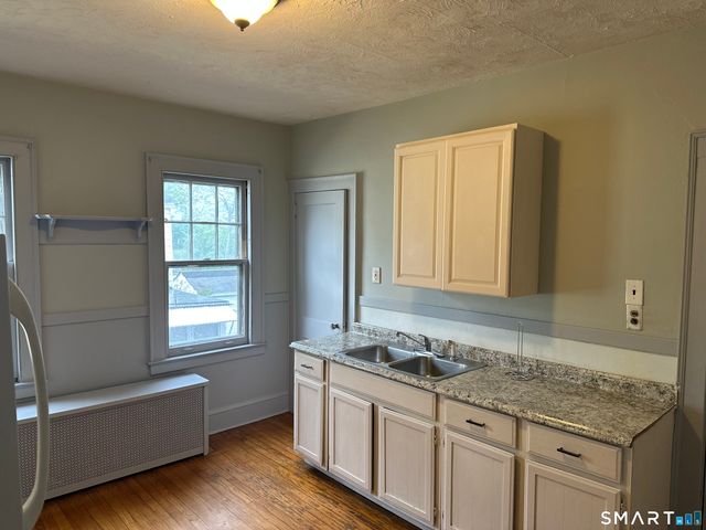 35 Woodmere Road, West Hartford, CT 06119