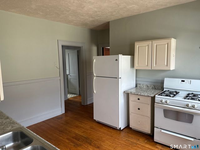 35 Woodmere Road, West Hartford, CT 06119