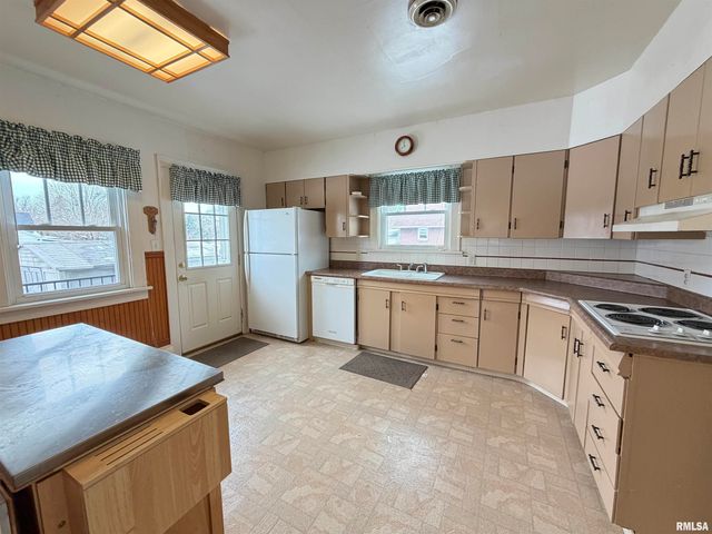 486 LOMBARD Street, Galesburg, IL 61401