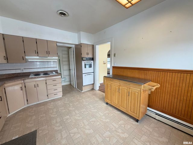 486 LOMBARD Street, Galesburg, IL 61401