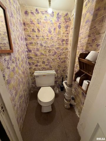 486 LOMBARD Street, Galesburg, IL 61401