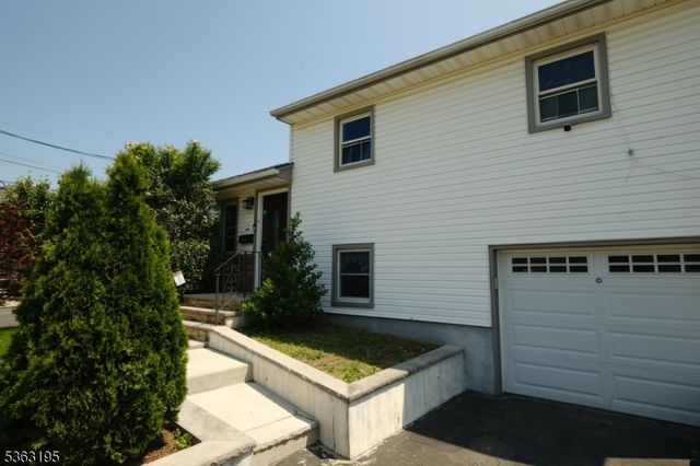 179 Standish St, Elizabeth City, NJ 07202