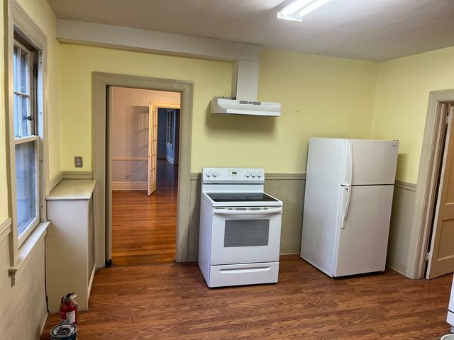 52 Quaker Lane South, West Hartford, CT 06119