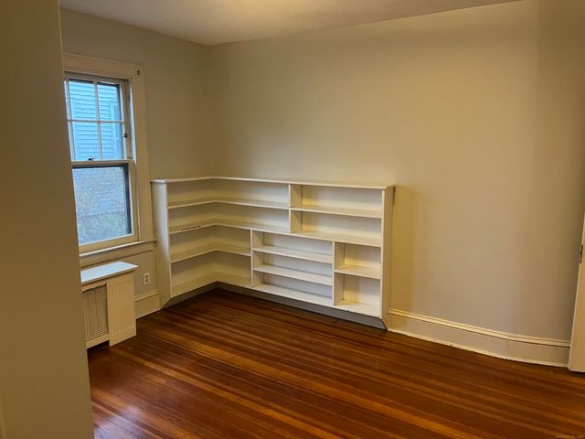 52 Quaker Lane South, West Hartford, CT 06119