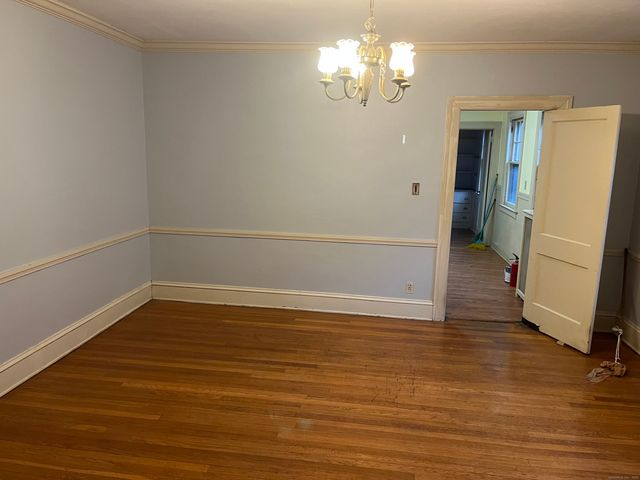 52 Quaker Lane South, West Hartford, CT 06119