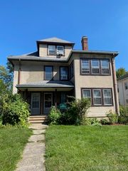 52 Quaker Lane South, West Hartford, CT 06119