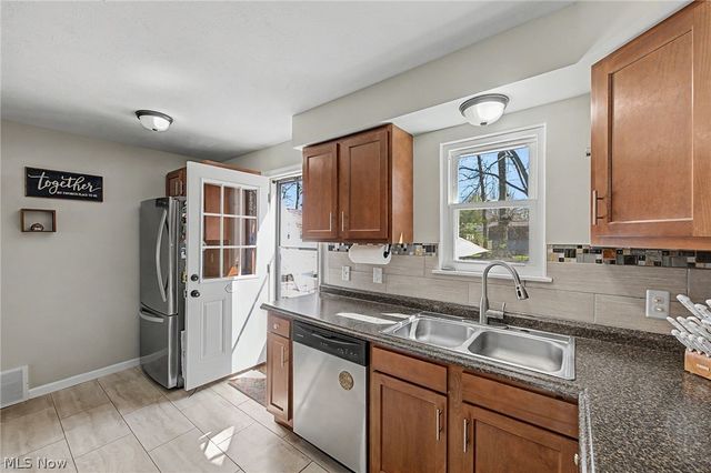 38346 Dolores Drive, Eastlake, OH 44095
