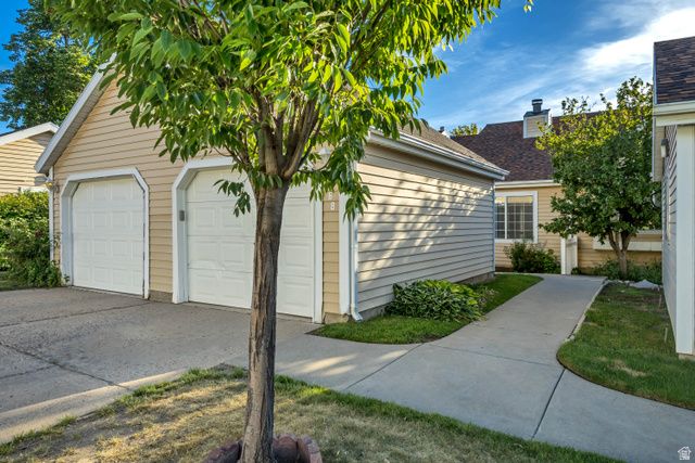 3268 S PLUM TREE LN, Bountiful, UT 84010
