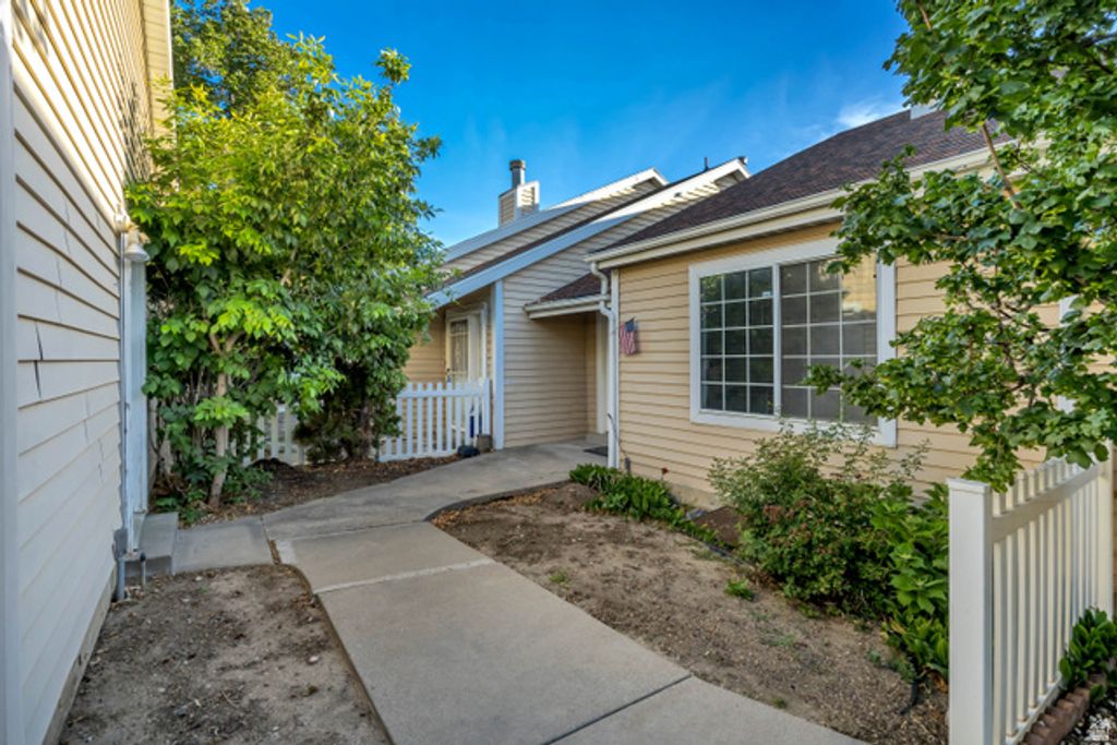3268 S PLUM TREE LN, Bountiful, UT 84010