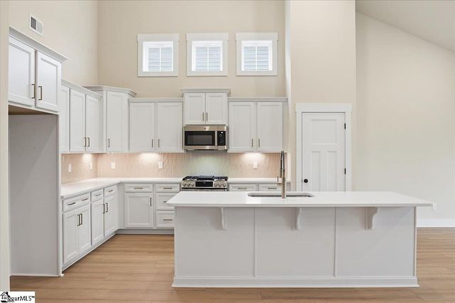 1014 Fox Hollow Street, Spartanburg, SC 29303