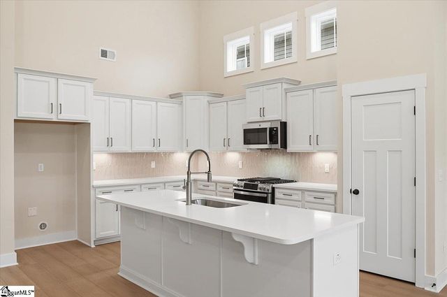 1014 Fox Hollow Street, Spartanburg, SC 29303
