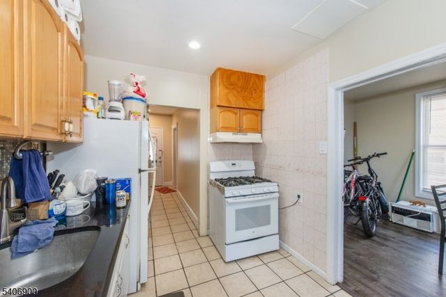 168 Clay St, Hackensack City, NJ 07601