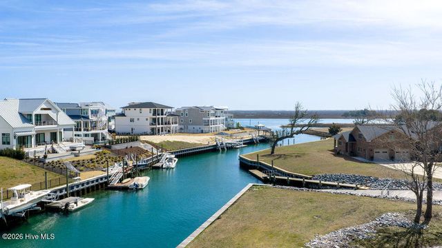 123 Seafaring Lane, Hampstead, NC 28443