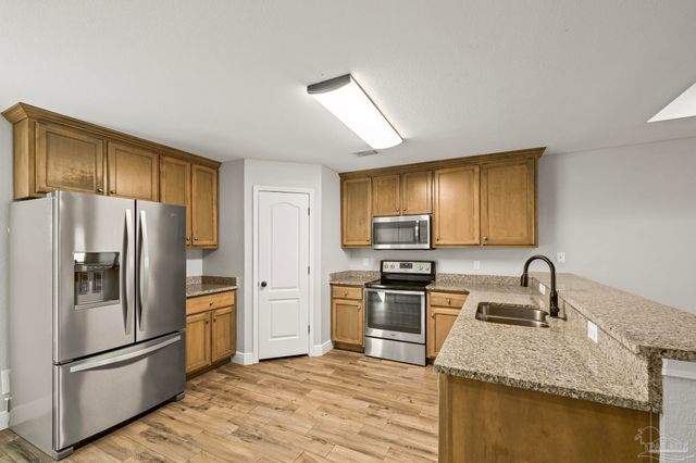 1922 Bright Water Dr, Gulf Breeze, FL 32563