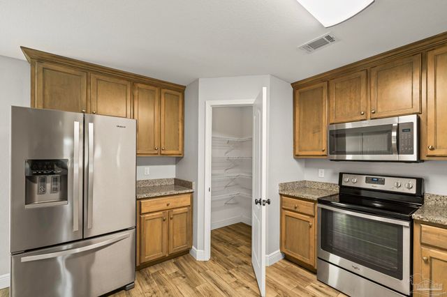 1922 Bright Water Dr, Gulf Breeze, FL 32563