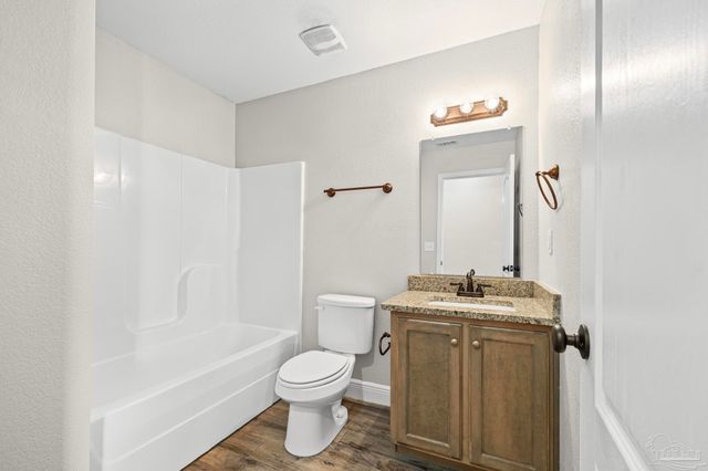 1922 Bright Water Dr, Gulf Breeze, FL 32563