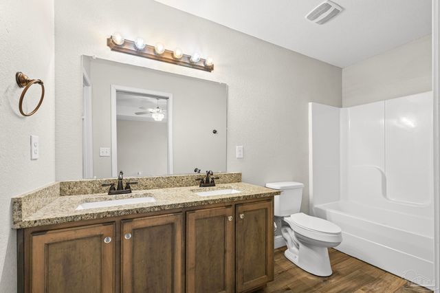 1922 Bright Water Dr, Gulf Breeze, FL 32563