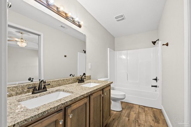 1922 Bright Water Dr, Gulf Breeze, FL 32563