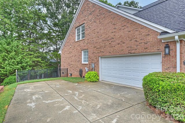 7410 Roseland Avenue, Charlotte, NC 28277