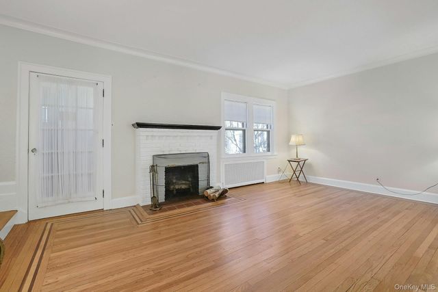 10 Robins Road, New Rochelle, NY 10801