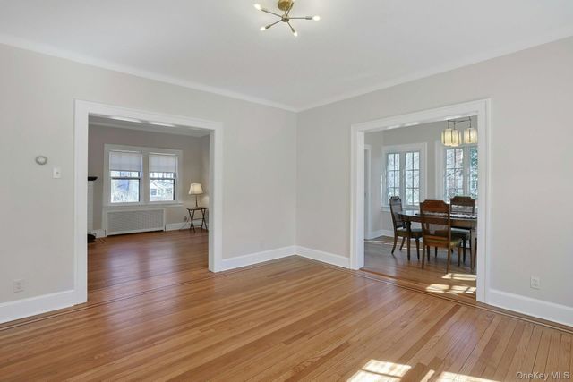 10 Robins Road, New Rochelle, NY 10801