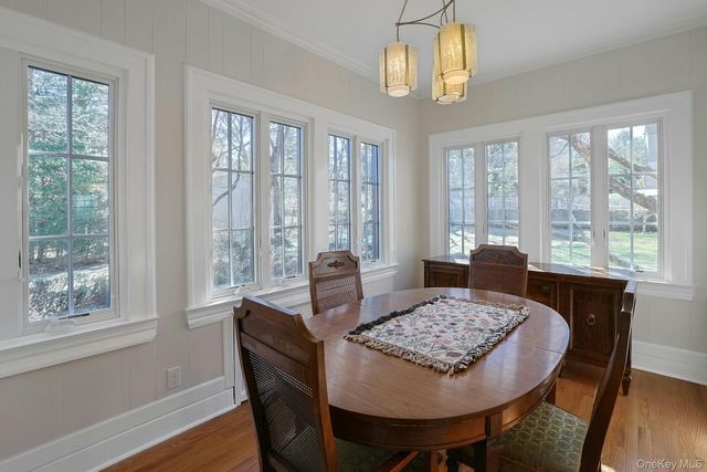 10 Robins Road, New Rochelle, NY 10801