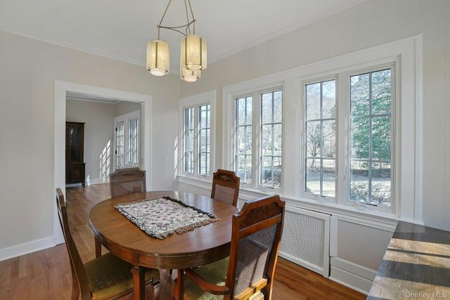 10 Robins Road, New Rochelle, NY 10801