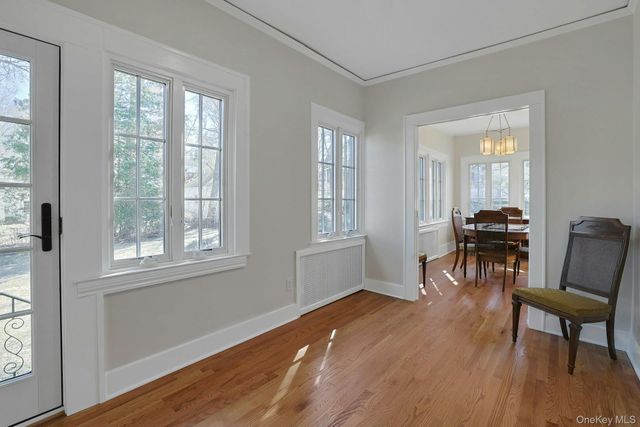 10 Robins Road, New Rochelle, NY 10801