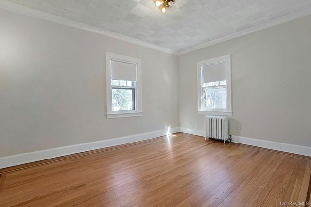 10 Robins Road, New Rochelle, NY 10801