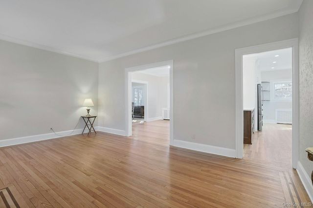 10 Robins Road, New Rochelle, NY 10801