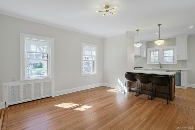 10 Robins Road, New Rochelle, NY 10801