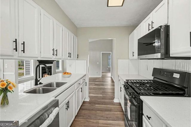 2620 Rolling Hills Way SE, Conyers, GA 30094