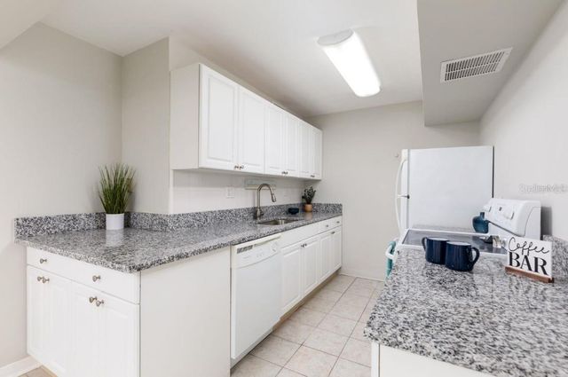 10355 PARADISE BOULEVARD 103, Treasure Island, FL 33706