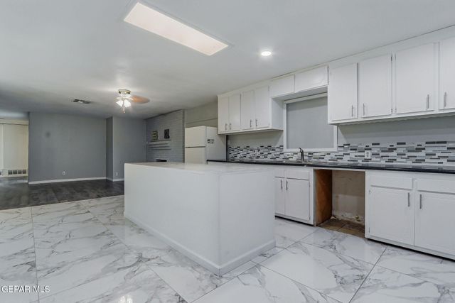 171 HOLGUIN Avenue, Vinton, TX 79821