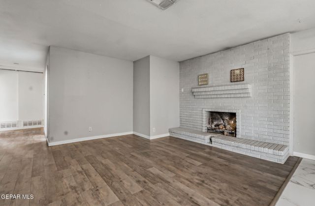 171 HOLGUIN Avenue, Vinton, TX 79821