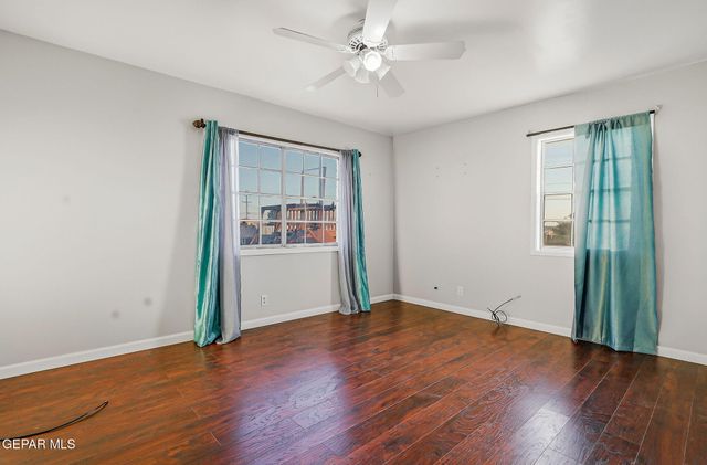 171 HOLGUIN Avenue, Vinton, TX 79821