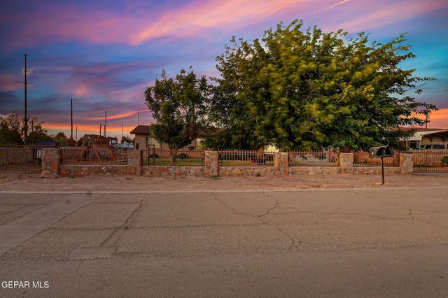 171 HOLGUIN Avenue, Vinton, TX 79821