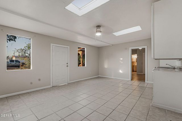 171 HOLGUIN Avenue, Vinton, TX 79821
