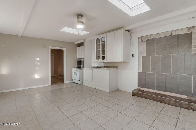 171 HOLGUIN Avenue, Vinton, TX 79821