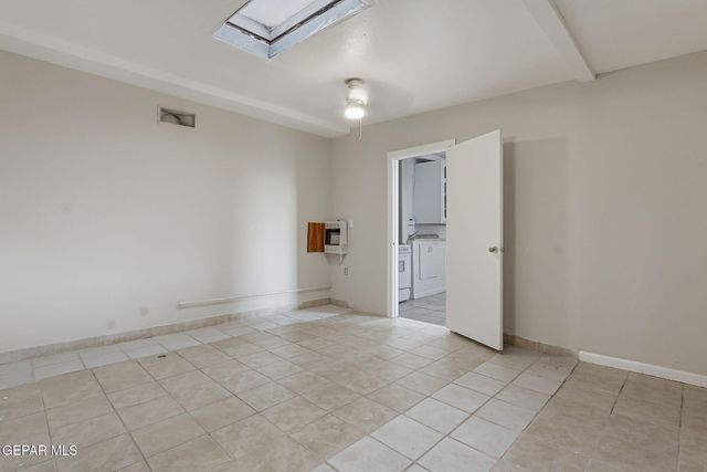 171 HOLGUIN Avenue, Vinton, TX 79821