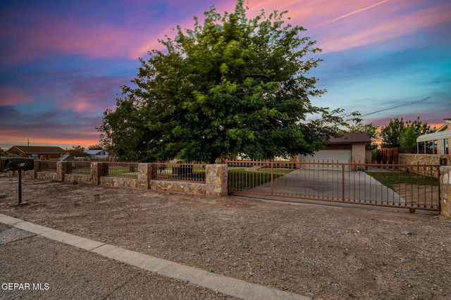 171 HOLGUIN Avenue, Vinton, TX 79821