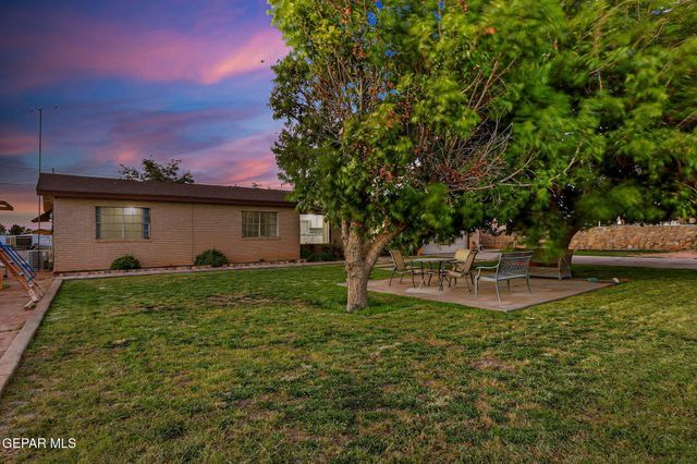171 HOLGUIN Avenue, Vinton, TX 79821