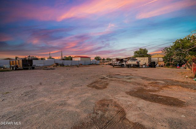 171 HOLGUIN Avenue, Vinton, TX 79821