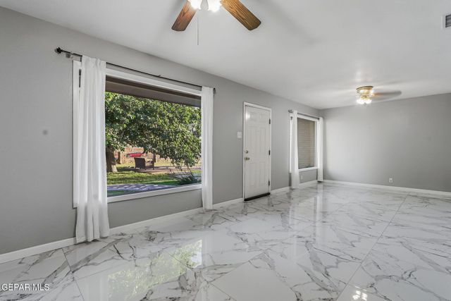 171 HOLGUIN Avenue, Vinton, TX 79821